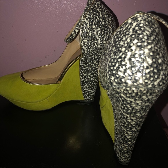 Lime and snake print wedges - Picture 4 of 7